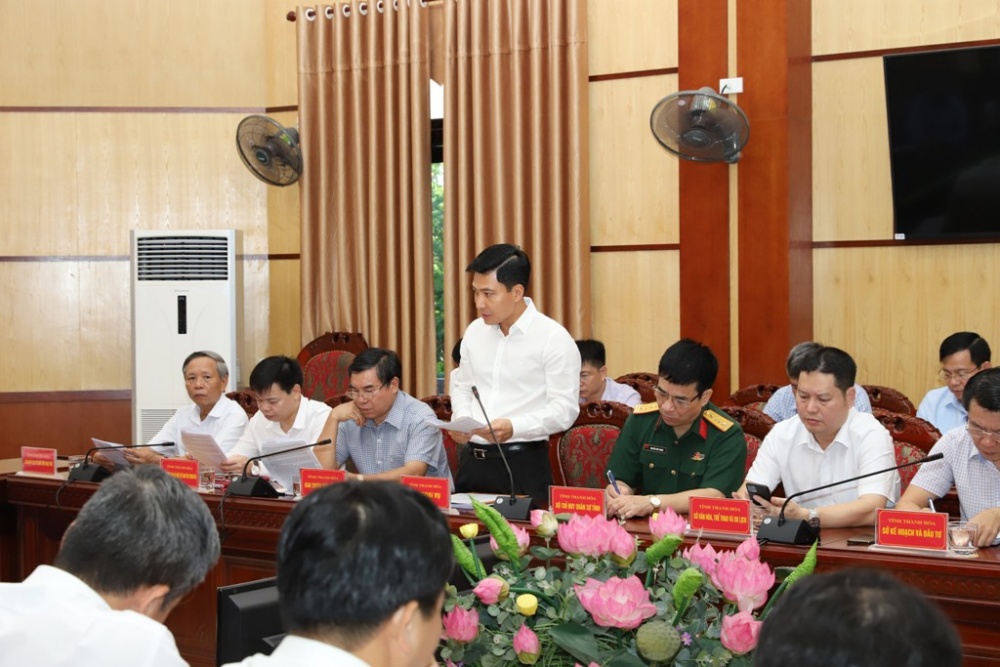 thu truong ngoai giao le hoai trung tham va lam viec tai thanh hoa 2