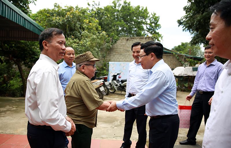 Phó Thủ tướng Phạm Bình Minh làm việc tại tỉnh Điện Biên