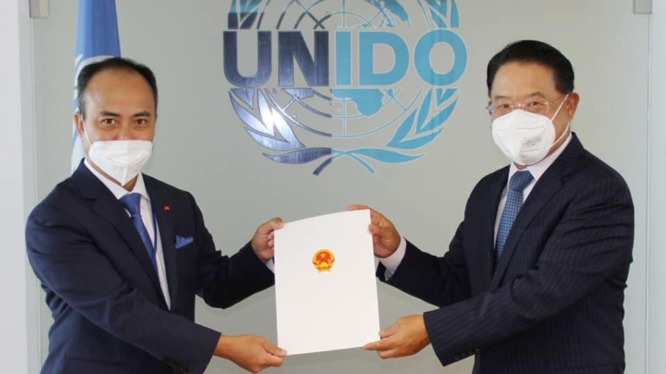 dai su nguyen trung kien trinh thu uy nhiem len tong giam doc to chuc phat trien cong nghiep lien hop quoc