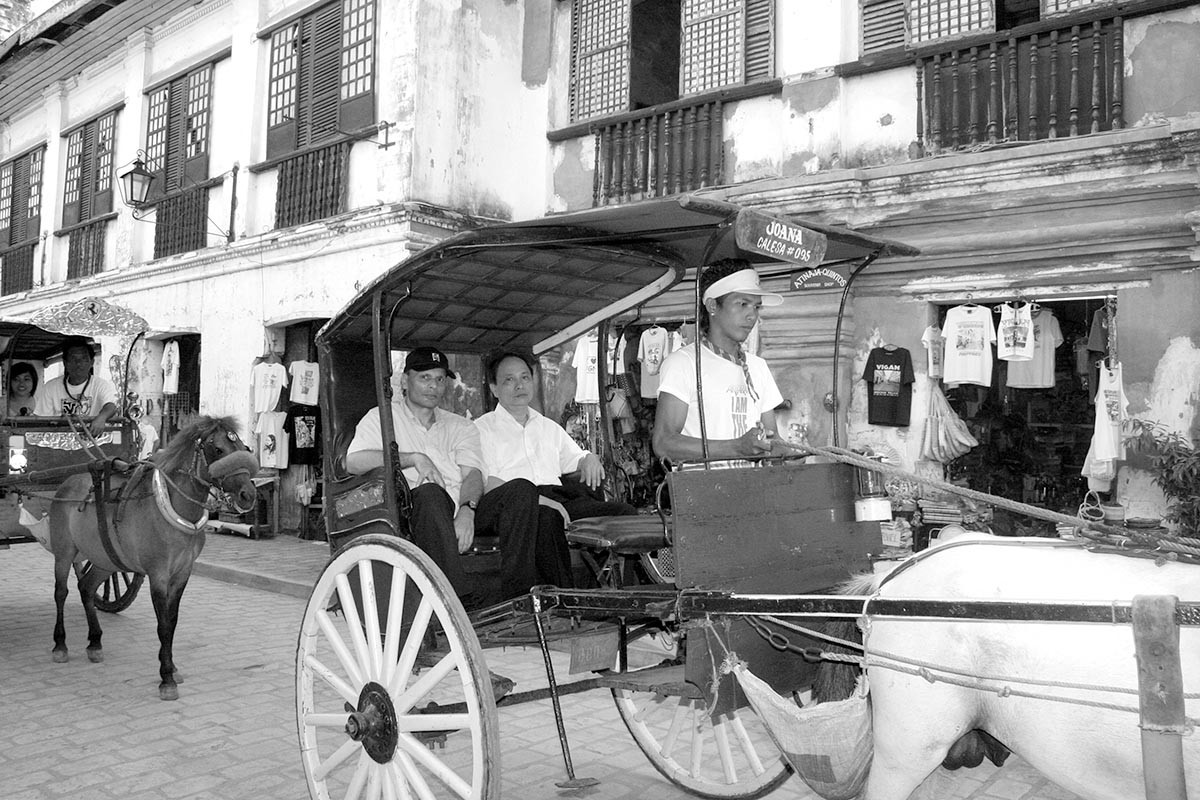 Đại sứ Vũ Xuân Trường thăm thành phố cổ Ilocose Sur, tháng 6/2008.