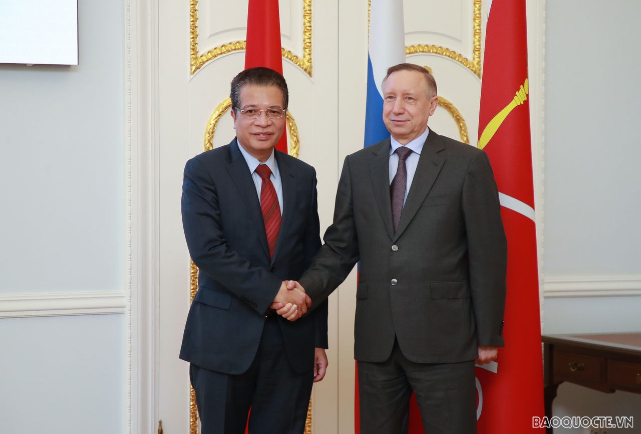Đại sứ Đặng Minh Khôi gặp, làm việc với Thống đốc St. Petersburg Alexander Beglov.
