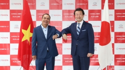 Tổng Lãnh sự Việt Nam tại Osaka thăm và làm việc với công ty Toyota Corolla Nankai
