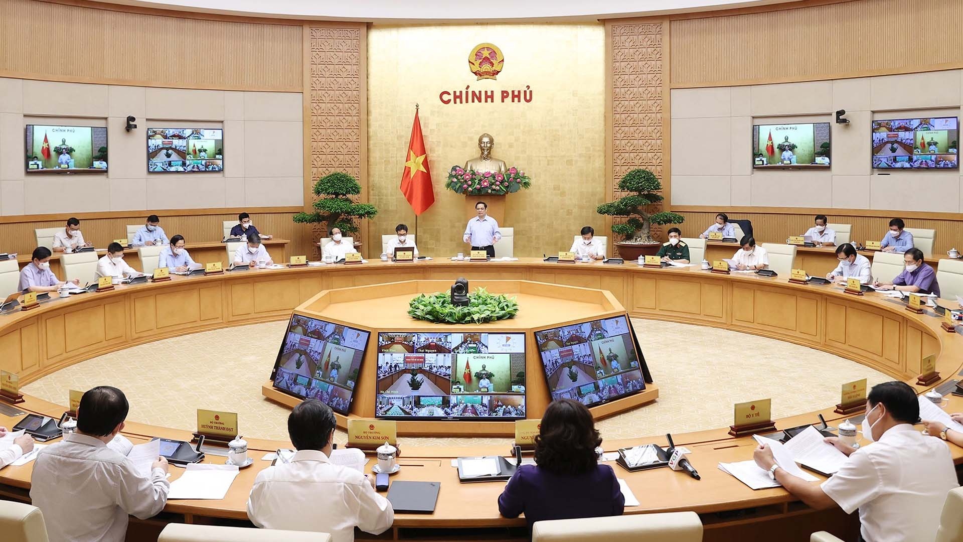 Quang cảnh Hội nghị trực tuyến tại điểm cầu Chính phủ. (Nguồn: TTXVN)