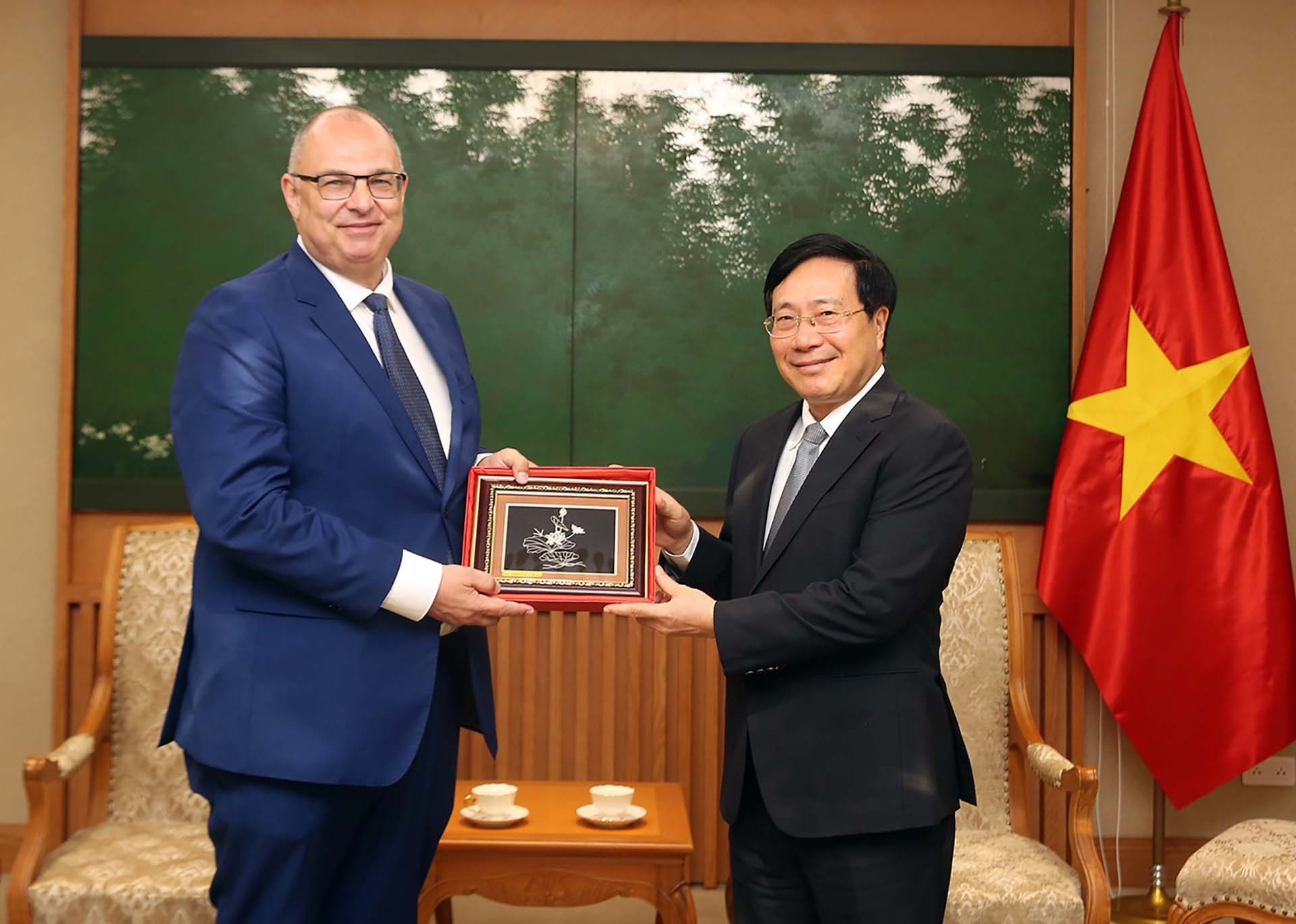 Phó Thủ tướng Thường trực Phạm Bình Minh tiếp Đại sứ Đan Mạch chào từ biệt nhân kết thúc nhiệm kỳ công tác tại Việt Nam. (Nguồn: VGP)