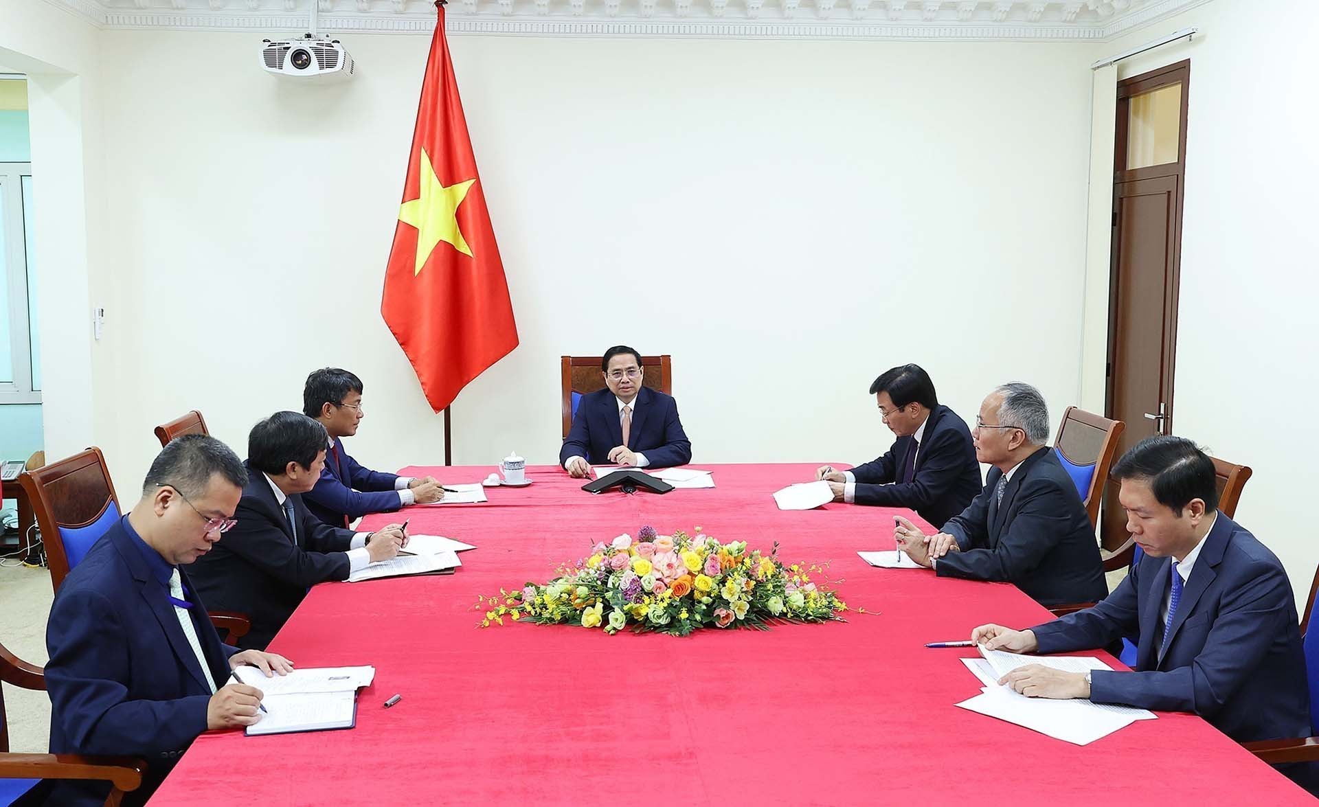 Thủ tướng Phạm Minh Chính điện đàm với Thủ tướng Hàn Quốc Han Duck-soo. (Nguồn: TTXVN)