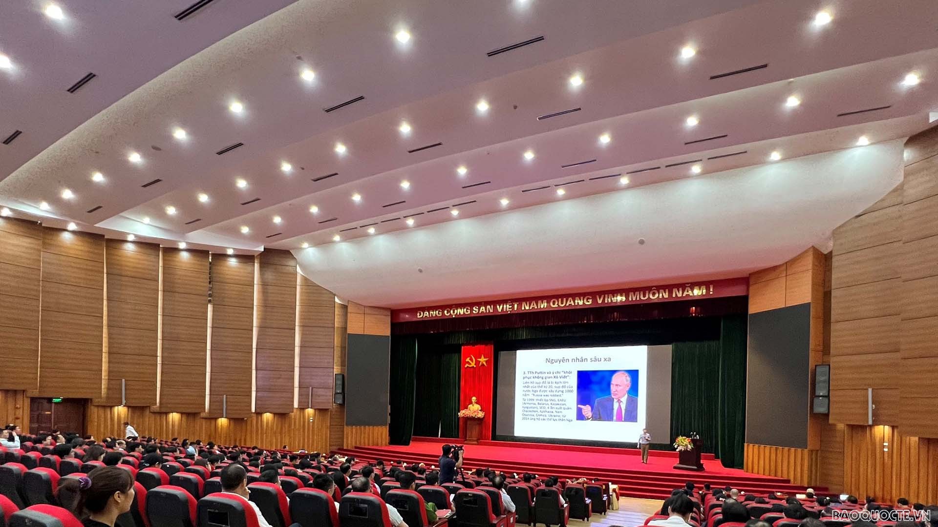 Khai giảng khóa bồi dưỡng kiến thức, kỹ năng hội nhập quốc tế cho tỉnh Lào Cai