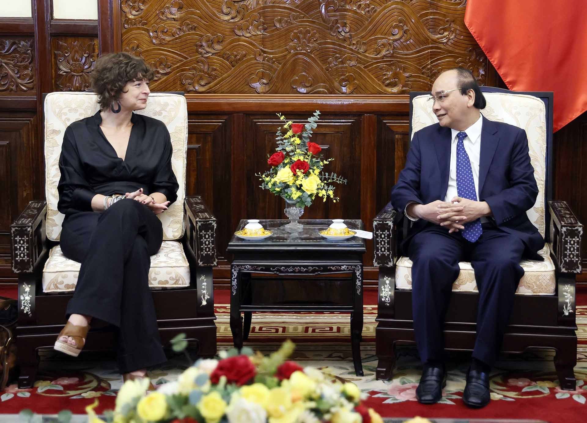 Chủ tịch nước Nguyễn Xuân Phúc tiếp Đại sứ Hà Lan Elsbeth Akkermann. (Nguồn: TTXVN) Chủ tịch nước Nguyễn Xuân Phúc tiếp Đại sứ Hà Lan Elsbeth Akkermann. (Nguồn: TTXVN)
