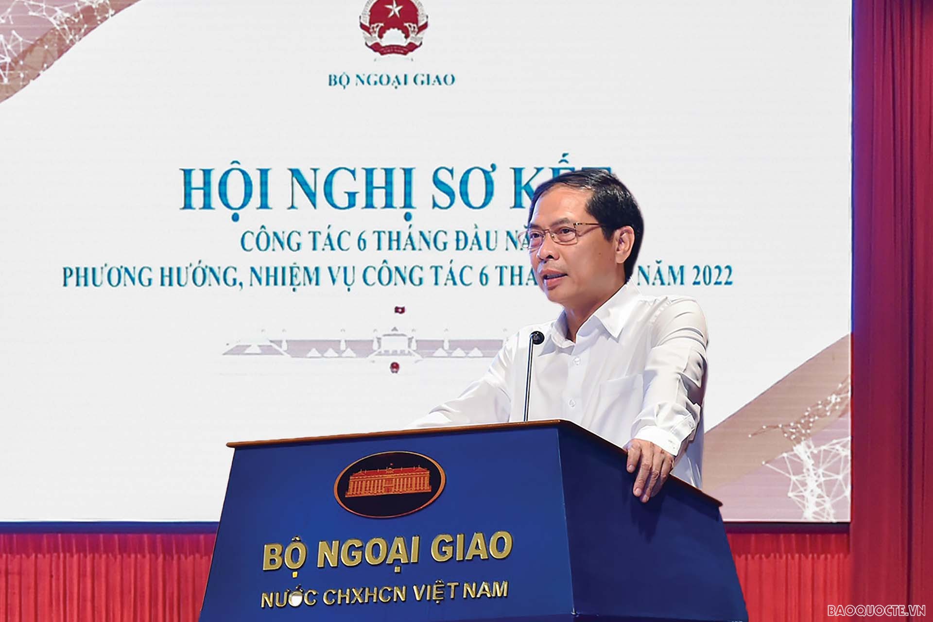 Bộ trưởng Ngoại giao Bùi Thanh Sơn phát biểu tại Hội nghị sơ kết công tác sáu tháng đầu năm, phương hướng, nhiệm vụ công tác sáu tháng cuối năm 2022 của Bộ Ngoại giao. (Ảnh: Tuấn Anh) Bộ trưởng Ngoại giao Bùi Thanh Sơn phát biểu tại Hội nghị sơ kết công tác sáu tháng đầu năm, phương hướng, nhiệm vụ công tác sáu tháng cuối năm 2022 của Bộ Ngoại giao. (Ảnh: Tuấn Anh)