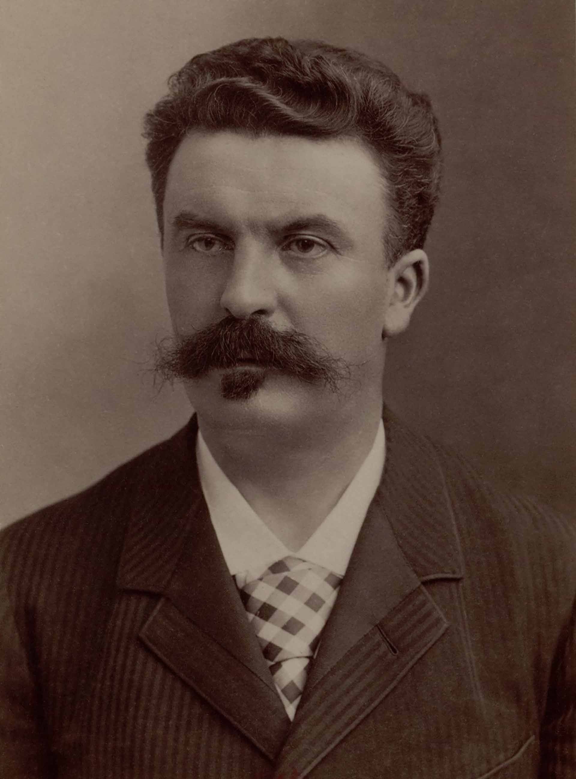 Nhà văn chuyên viết truyện ngắn Maupassant Guy de. Nhà văn chuyên viết truyện ngắn Maupassant Guy de.