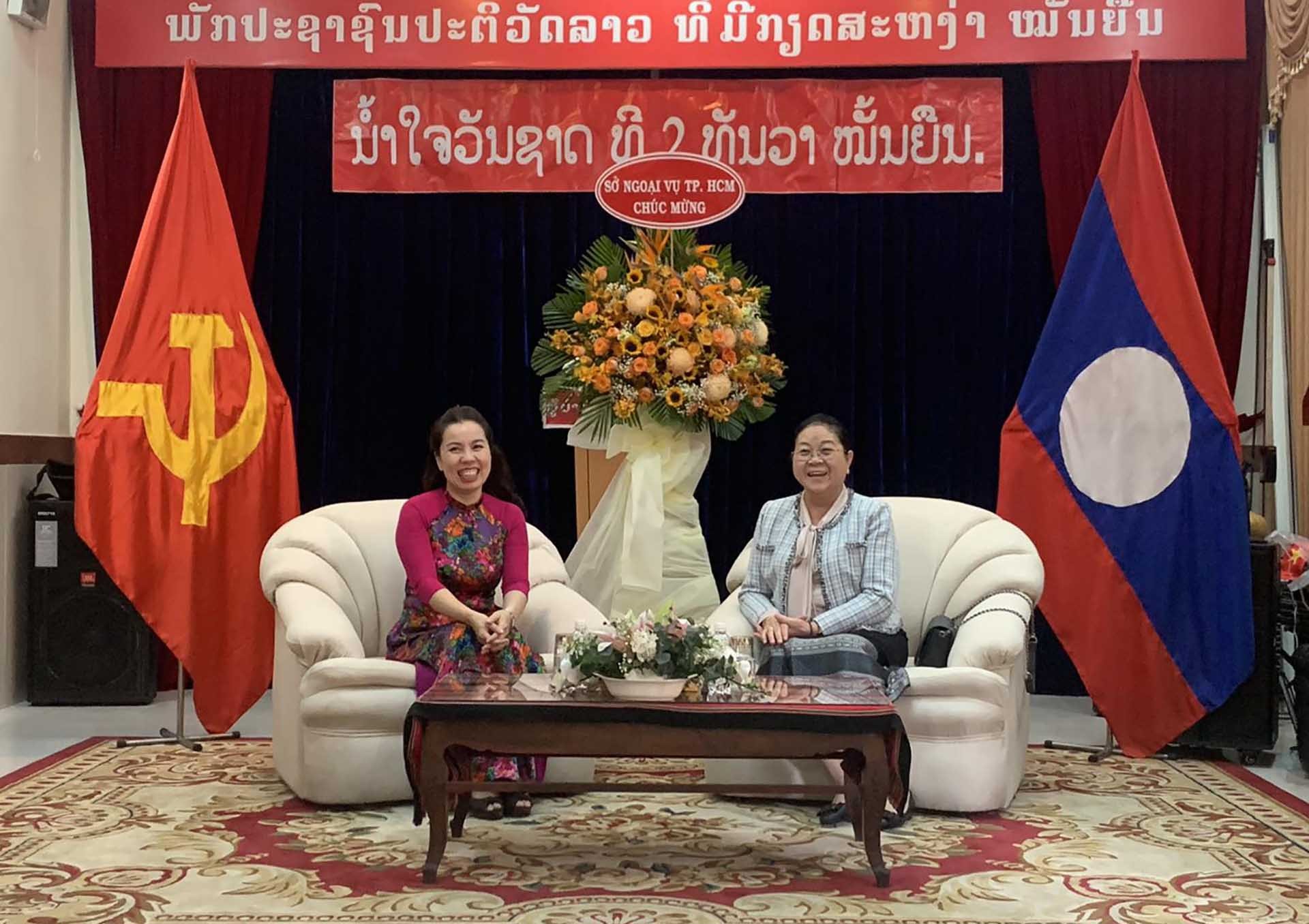 Phó Giám đốc Sở Ngoại vụ Phạm Trần Thanh Thảo đến thăm và chúc mừng Tổng lãnh sự quán Lào tại TP. Hồ Chí Minh nhân kỷ niệm 45 năm ngày ký Hiệp ước hữu nghị và hợp tác Việt Nam-Lào (18/7/1977 - 18/7/2022) và kỷ niệm 60 năm thiết lập quan hệ ngoại giao Việt Nam-Lào (5/9/1962 – 5/9/2022). Phó Giám đốc Sở Ngoại vụ Phạm Trần Thanh Thảo đến thăm và chúc mừng Tổng lãnh sự quán Lào tại TP. Hồ Chí Minh nhân kỷ niệm 45 năm ngày ký Hiệp ước hữu nghị và hợp tác Việt Nam-Lào (18/7/1977 - 18/7/2022) và kỷ niệm 60 năm thiết lập quan hệ ngoại giao Việt Nam-Lào (5/9/1962 – 5/9/2022).