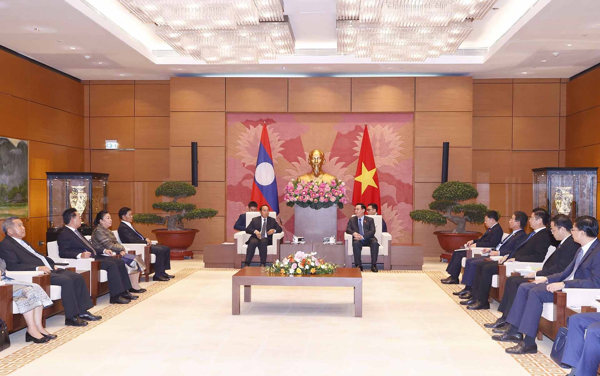 Chủ tịch Quốc hội Vương Đình Huệ tiếp Thường trực Ban Bí thư, Phó Chủ tịch nước Lào Bounthong Chitmany