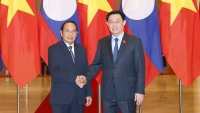 Chủ tịch Quốc hội Vương Đình Huệ tiếp Thường trực Ban Bí thư, Phó Chủ tịch nước Lào