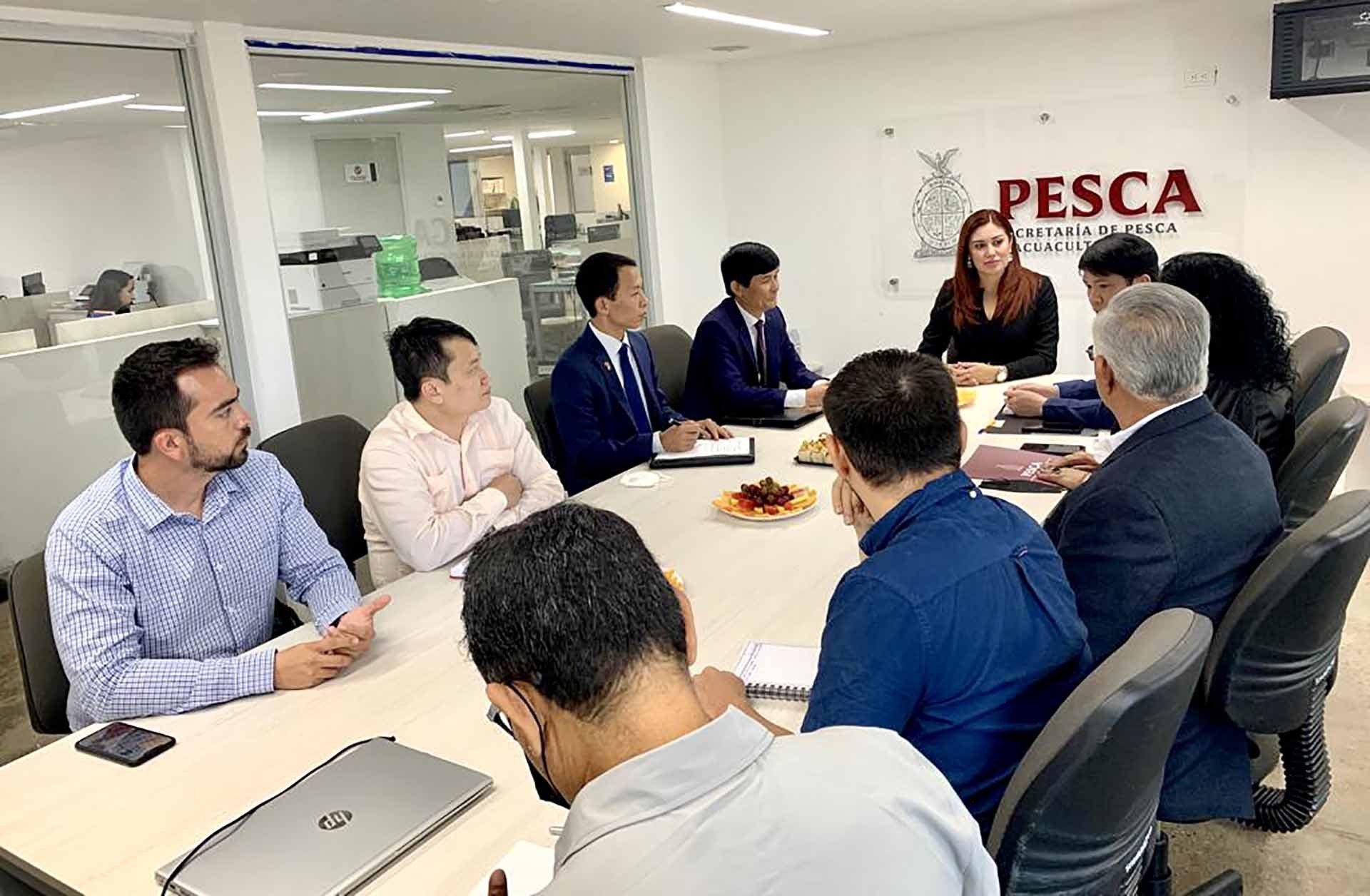 Đại sứ Nguyễn Hoành Năm gặp các cơ quan, Hội đồng doanh nghiệp và doanh nghiệp của bang Sinaloa.