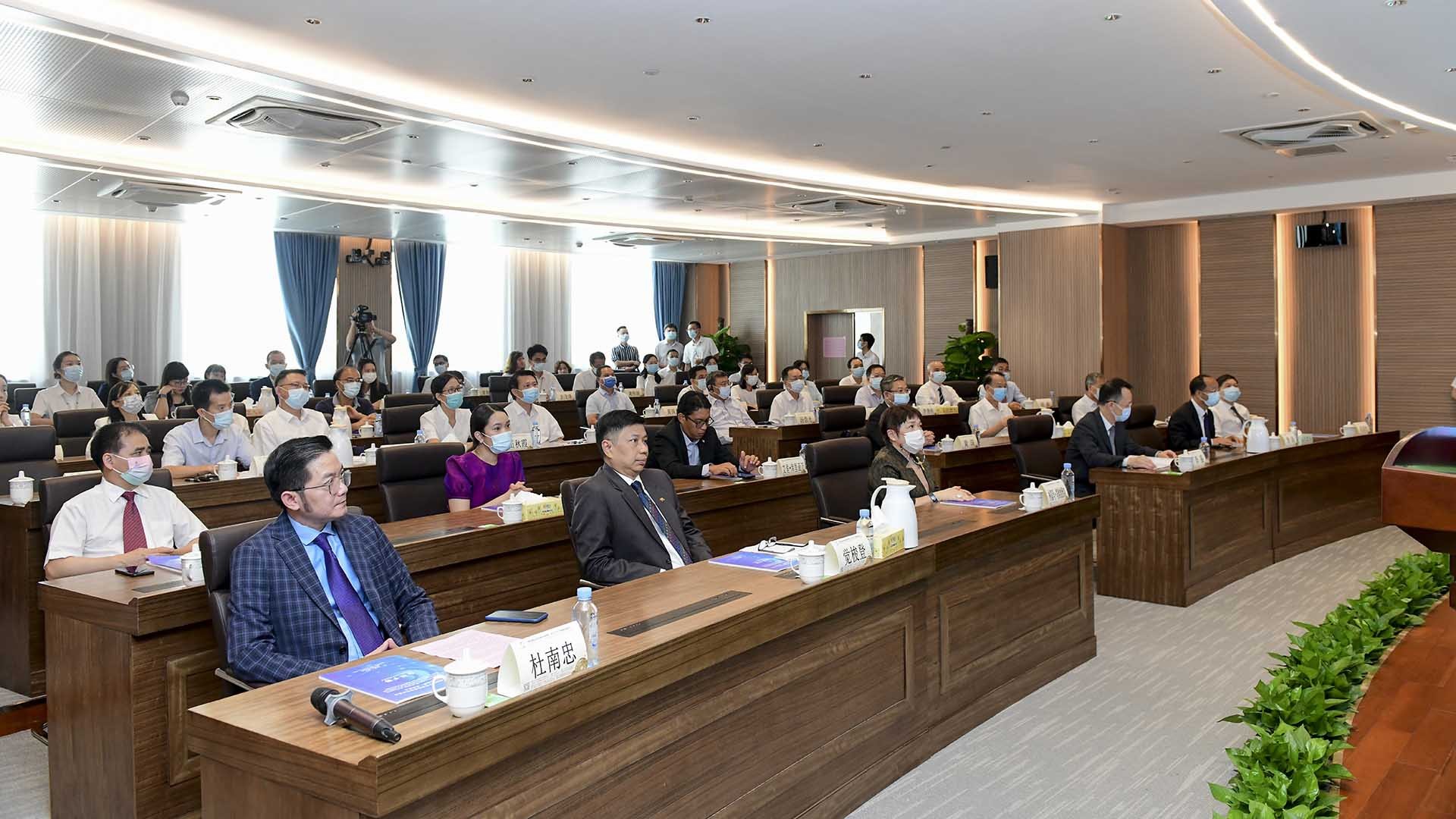 Các đại biểu tham dự hội nghị.