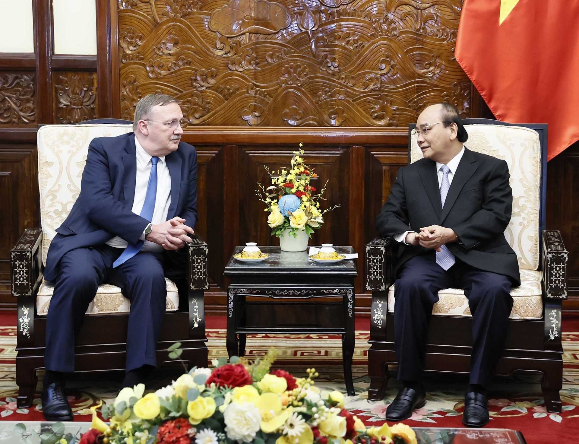 Chủ tịch nước Nguyễn Xuân Phúc tiếp Đại sứ Hungary tại Việt Nam Ory Csaba chào từ biệt kết thúc nhiệm kỳ công tác tại Việt Nam(Nguồn: TTXVN)