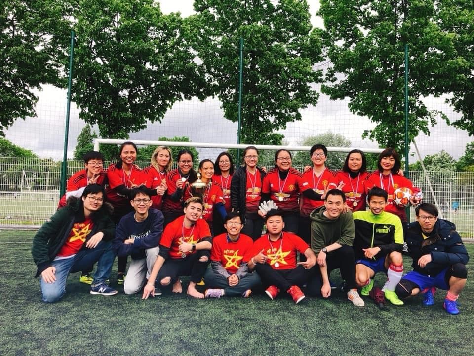 dan van hien huu noi song seine thap effeil paris hoa le 3