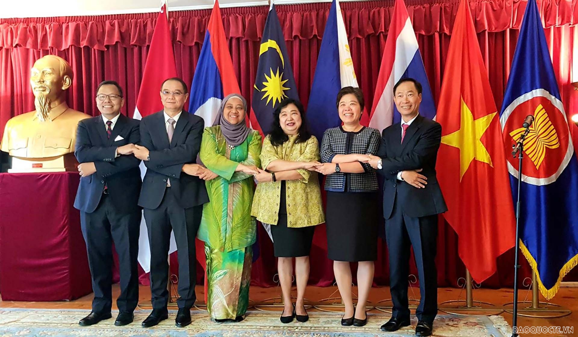 Đại sứ Phan Đăng Đương và Đại sứ các nước Indonesia, Lào, Malaysia, Philippines, Thái Lan tại Thụy Điển.
