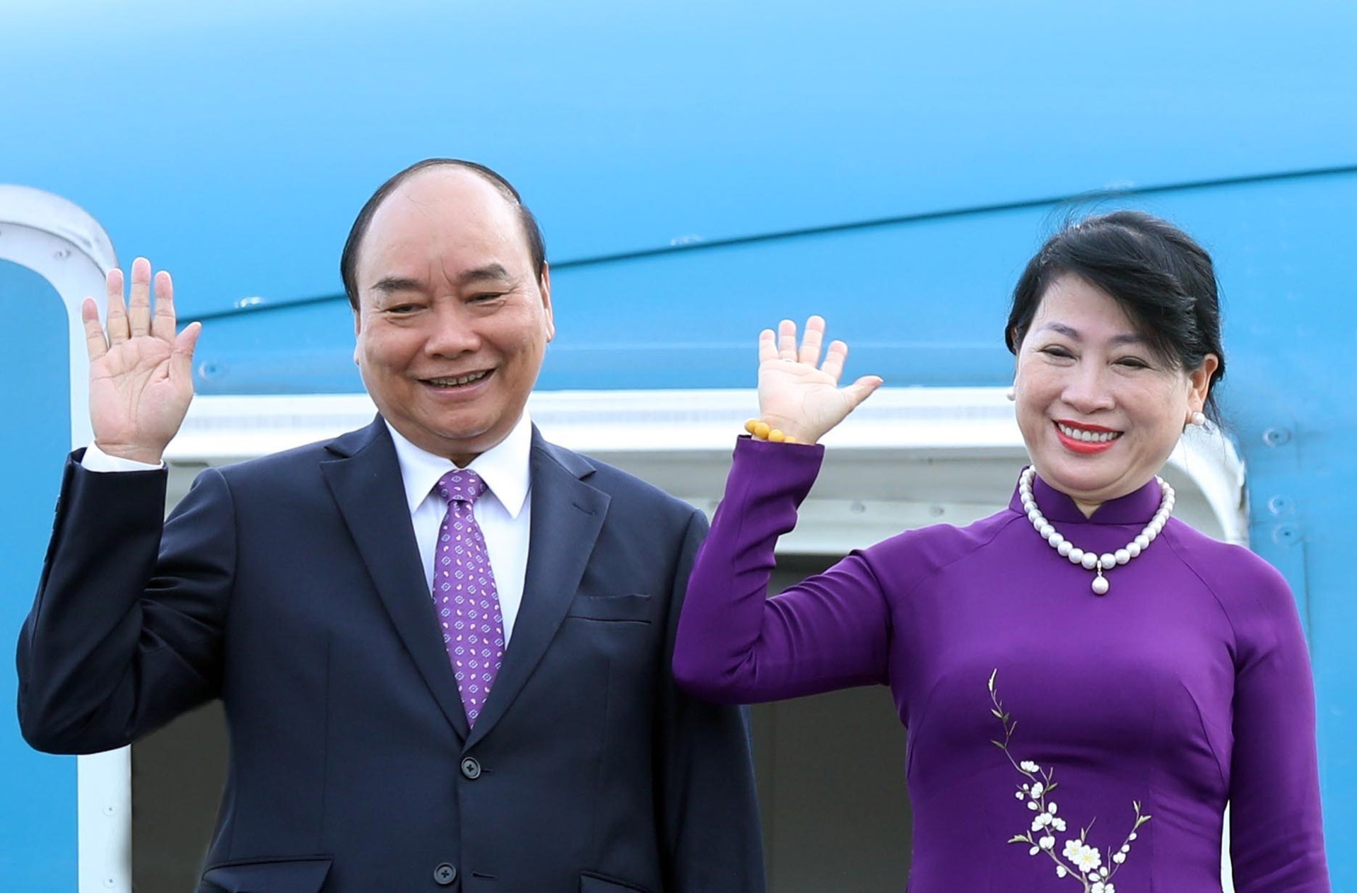 Chủ tịch nước Nguyễn Xuân Phúc và Phu nhân lên đường thăm hữu nghị chính thức CHDCND Lào