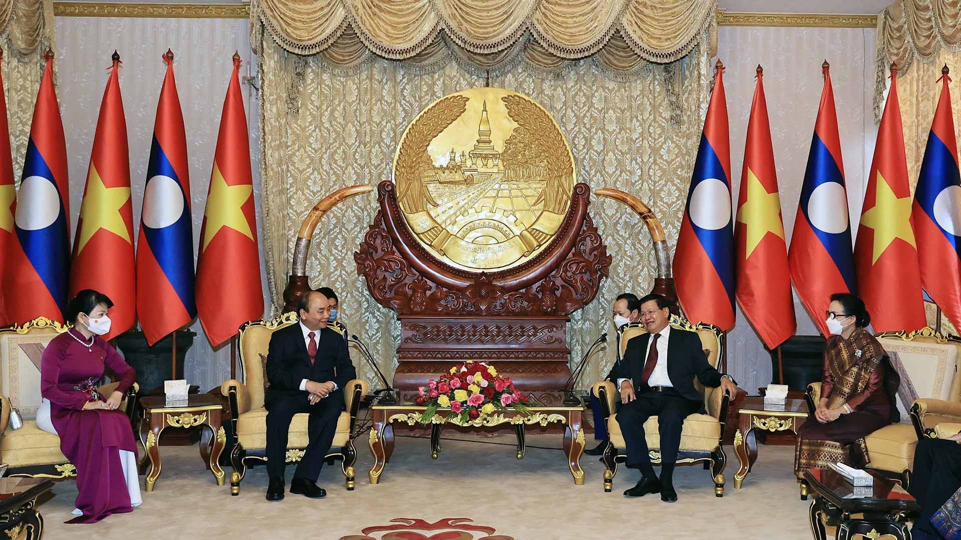 Chủ tịch nước Nguyễn Xuân Phúc  hội đàm với Tổng Bí thư, Chủ tịch nước  Lào Thongloun Sisoulith