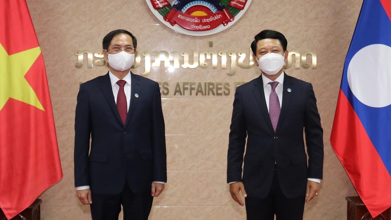 Bộ trưởng Ngoại giao Bùi Thanh Sơn gặp làm việc với Bộ trưởng Ngoại giao Lào