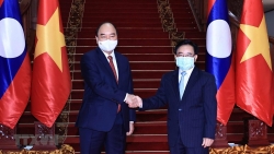 Chủ tịch nước Nguyễn Xuân Phúc hội kiến Thủ tướng Phankham Viphavanh, thăm nguyên Lãnh đạo Đảng, Nhà nước Lào