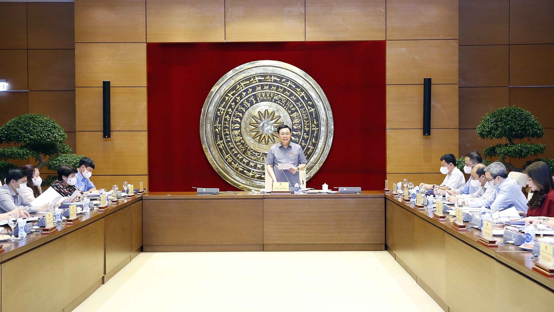 Chủ tịch Quốc hội Vương Đình Huệ chủ trì cuộc họp chuẩn bị tham dự Đại hội đồng AIPA-42. (Nguồn: TTXVN) Chủ tịch Quốc hội Vương Đình Huệ chủ trì cuộc họp chuẩn bị tham dự Đại hội đồng AIPA-42. (Nguồn: TTXVN)