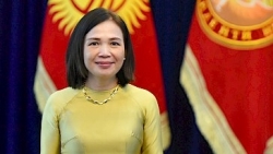 Đại sứ Nguyễn Thị Hồng Oanh trình Thư ủy nhiệm lên Tổng thống Kyrgyzstan