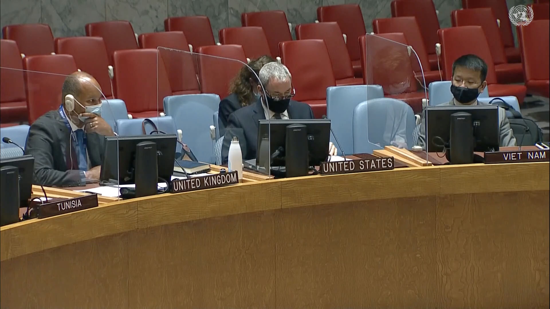 Tham tán Phan Hồ Thế Nam, Điều phối viên chính trị Phái đoàn thường trực Việt Nam tại LHQ tại cuộc họp.