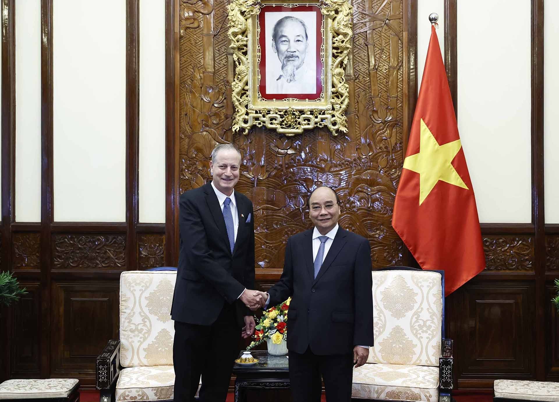 Chủ tịch nước Nguyễn Xuân Phúc tiếp Đại sứ Israel Yaron Mayer. (Nguồn: TTXVN) Chủ tịch nước Nguyễn Xuân Phúc tiếp Đại sứ Israel Yaron Mayer. (Nguồn: TTXVN)