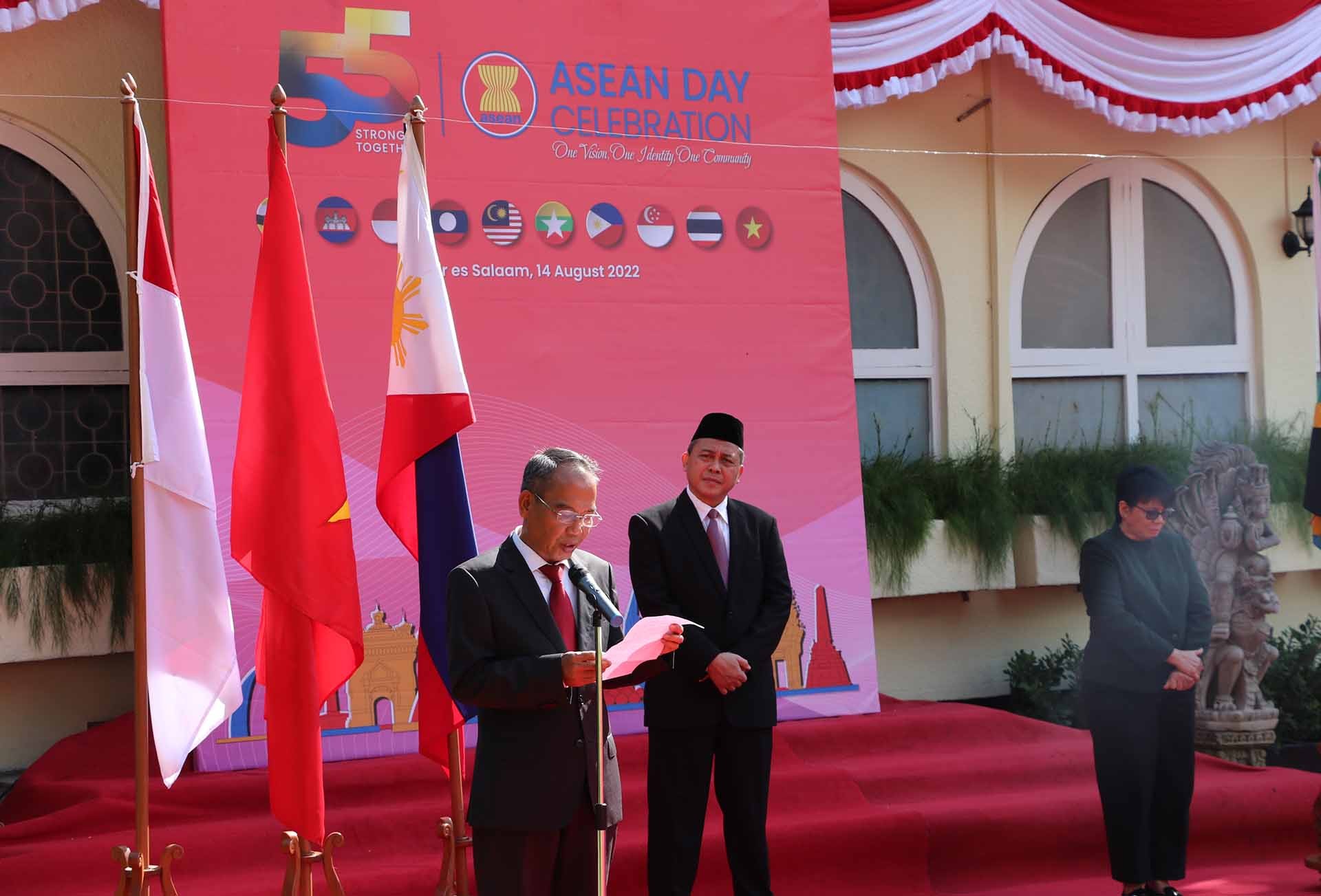 Đại sứ Nguyễn Nam Tiến phát biểu.