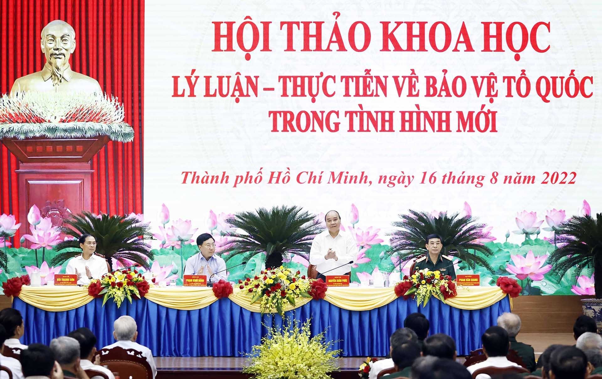 Chủ tịch nước Nguyễn Xuân Phúc chủ trì hội thảo. (Nguồn: TTXVN) Chủ tịch nước Nguyễn Xuân Phúc chủ trì hội thảo. (Nguồn: TTXVN)