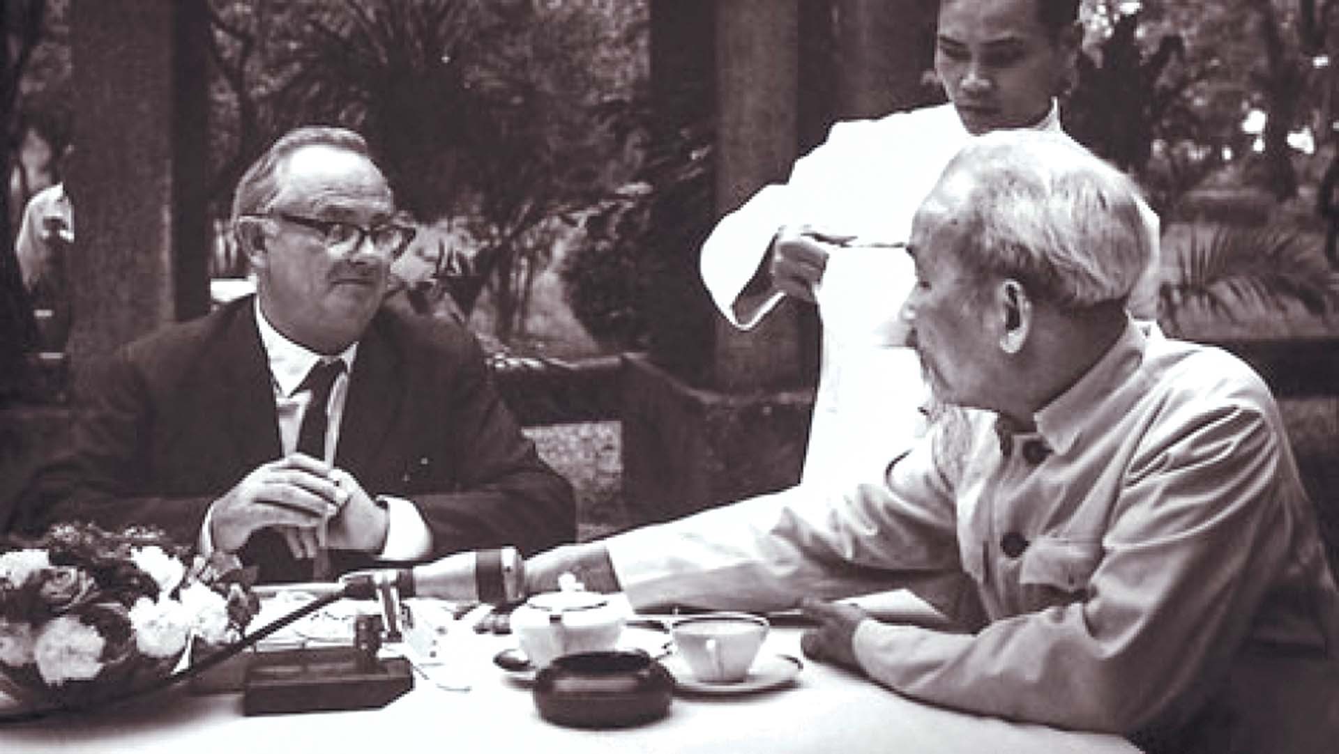 Chủ tịch Hồ Chí Minh và Đảng linh hoạt trong xác định đối tượng, đối tác, có sách lược mềm dẻo, phù hợp để có lợi cho cách mạng.