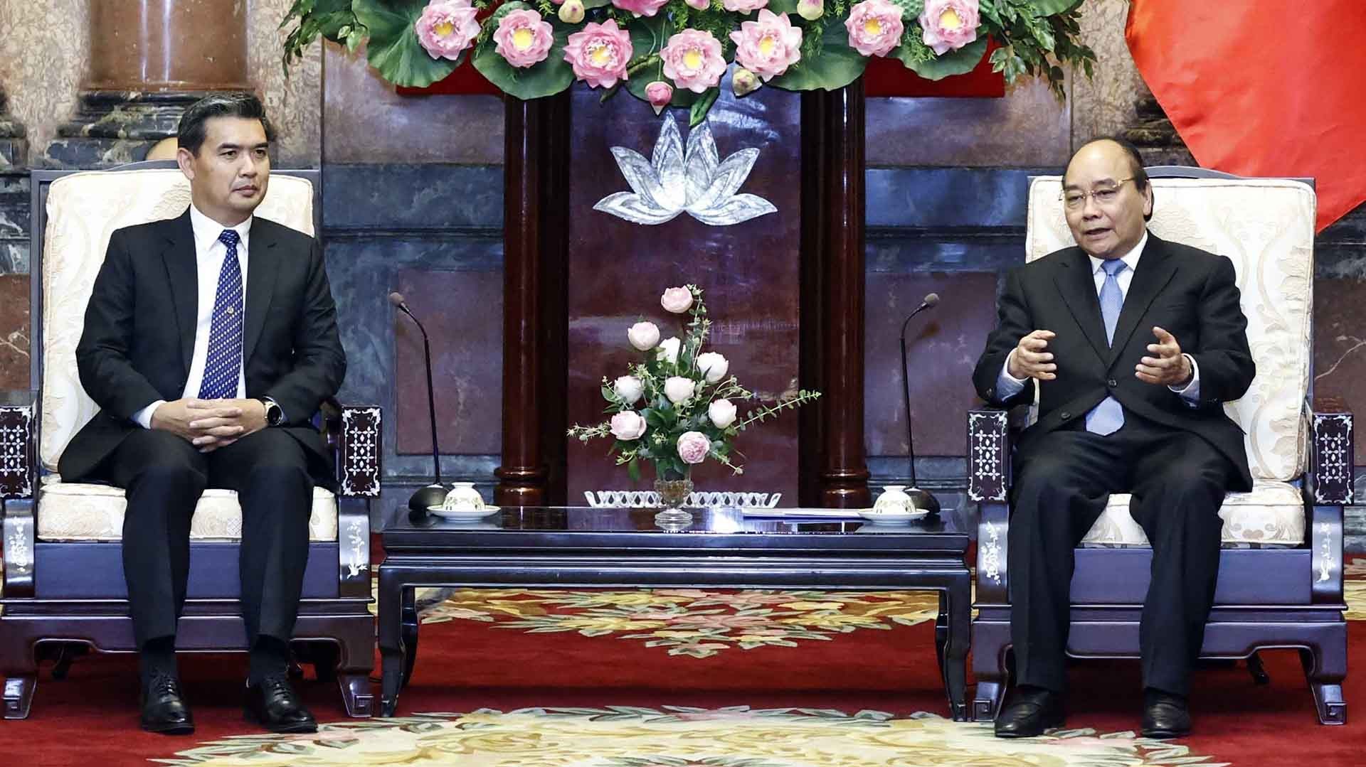 Chủ tịch nước Nguyễn Xuân Phúc tiếp Viện trưởng Viện Kiểm sát nhân dân tối cao Lào Xayxana Khotphouthone. (Nguồn: TTXVN)