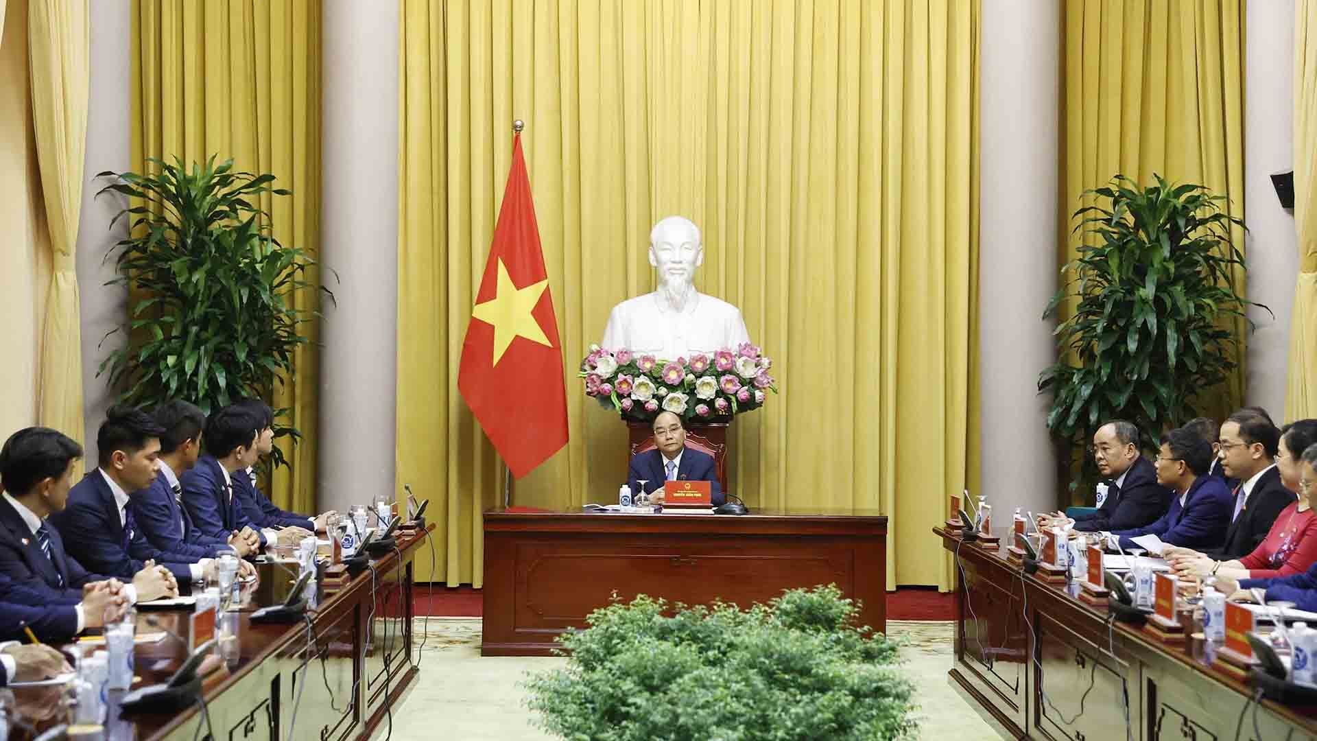 Chủ tịch nước Nguyễn Xuân Phúc tiếp các đại biểu Ban Thanh niên, Đảng Dân chủ Tự do Nhật Bản. (Nguồn: TTXVN) Chủ tịch nước Nguyễn Xuân Phúc tiếp các đại biểu Ban Thanh niên, Đảng Dân chủ Tự do Nhật Bản. (Nguồn: TTXVN)