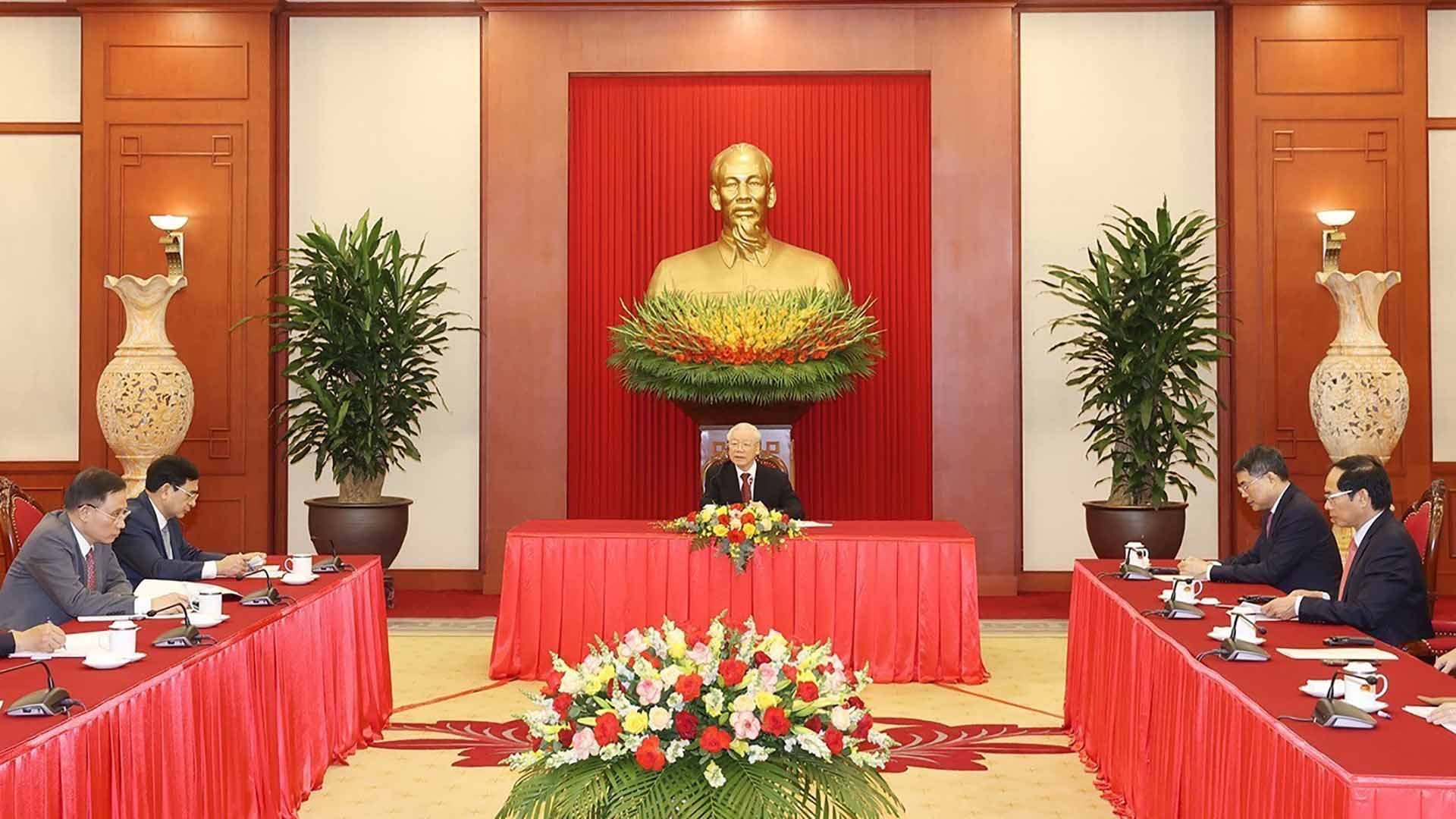 Tổng Bí thư Nguyễn Phú Trọng điện đàm với Tổng thống Indonesia Joko Widodo. (Nguồn: TTXVN)