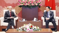 Chủ tịch Quốc hội Vương Đình Huệ tiếp Đại sứ Canada tại Việt Nam