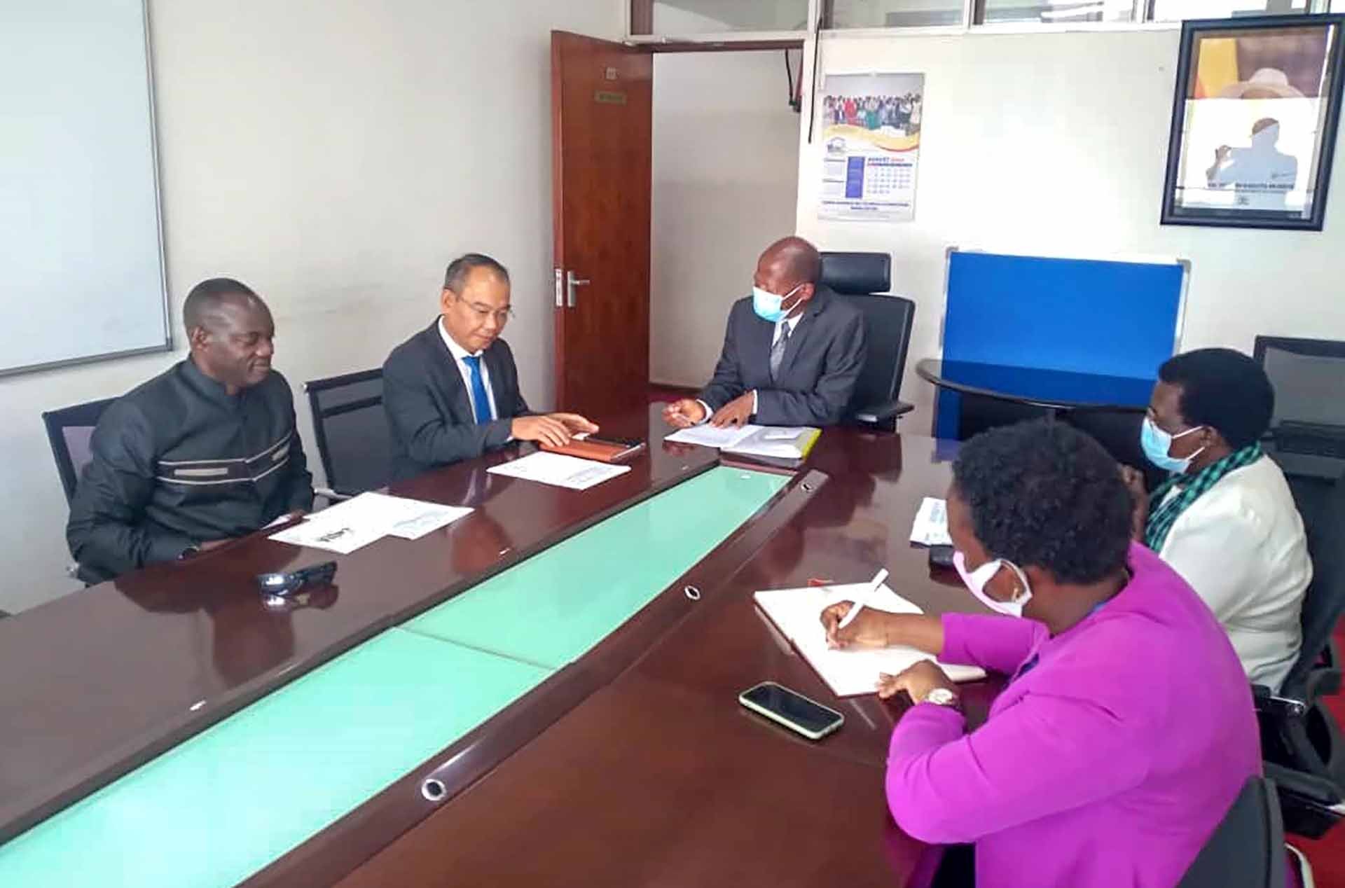 Đại sứ Nguyễn Nam Tiến trình Thư ủy nhiệm lên Tổng thống Cộng hòa Uganda Đại sứ Nguyễn Nam Tiến trình Thư ủy nhiệm lên Tổng thống Cộng hòa Uganda