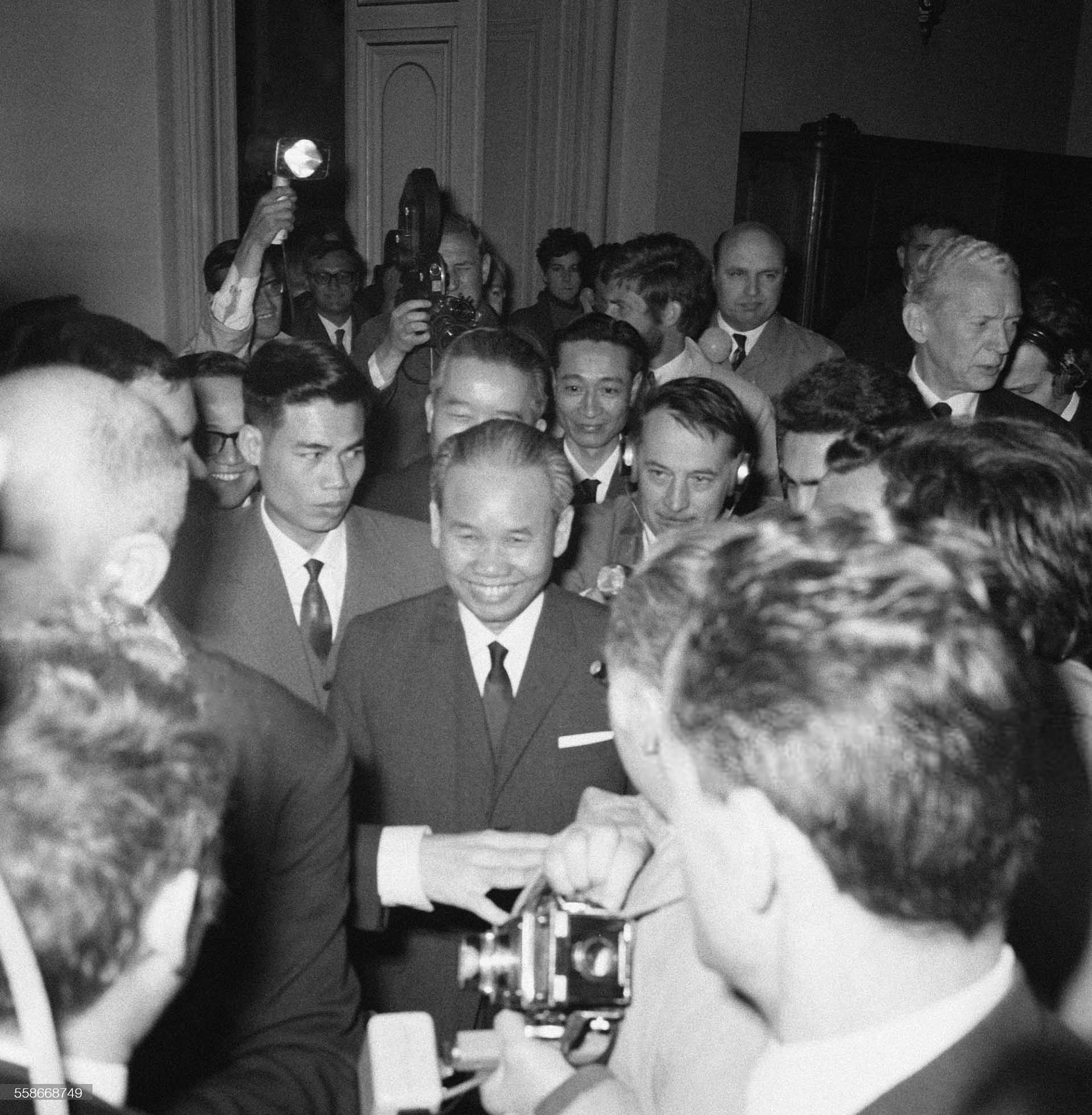 Ông Xuân Thủy tại Paris, Pháp vào ngày 10/5/1968. (Nguồn: Getty Images) Ông Xuân Thủy tại Paris, Pháp vào ngày 10/5/1968. (Nguồn: Getty Images)