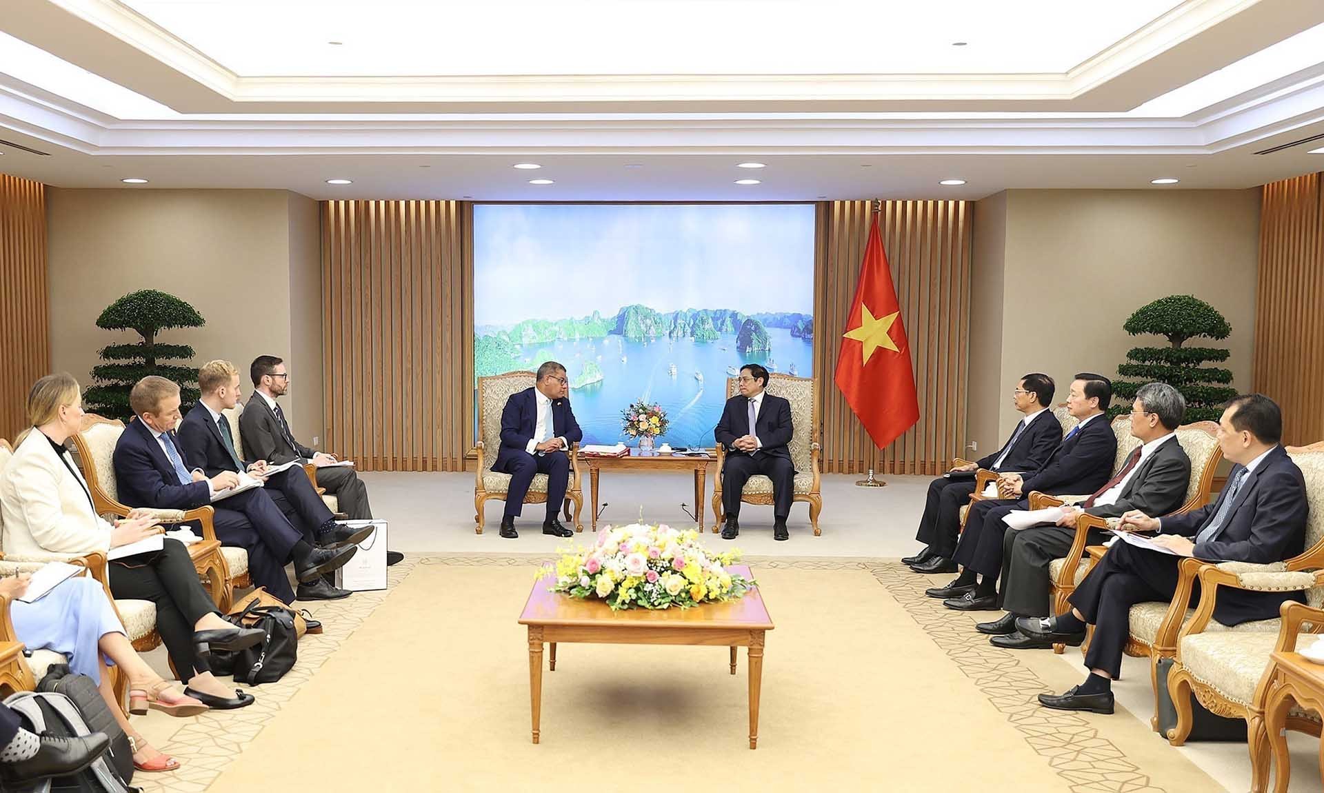 Thủ tướng Phạm Minh Chính tiếp ông Alok Kumar Sharma, Chủ tịch COP26. (Nguồn: TTXVN) Thủ tướng Phạm Minh Chính tiếp ông Alok Kumar Sharma, Chủ tịch COP26. (Nguồn: TTXVN)