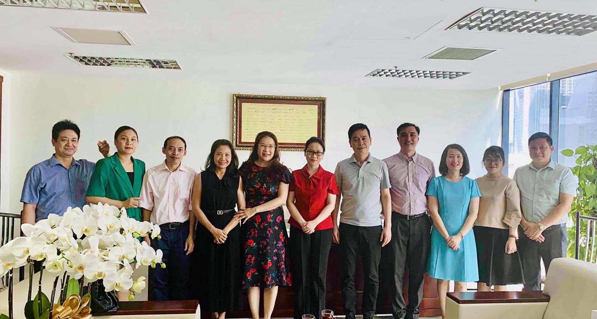 Đoàn Văn phòng Bộ Ngoại giao tới thăm và chúc mừng Cục Văn thư và Lưu trữ Nhà nước Đoàn Văn phòng Bộ Ngoại giao tới thăm và chúc mừng Cục Văn thư và Lưu trữ Nhà nước