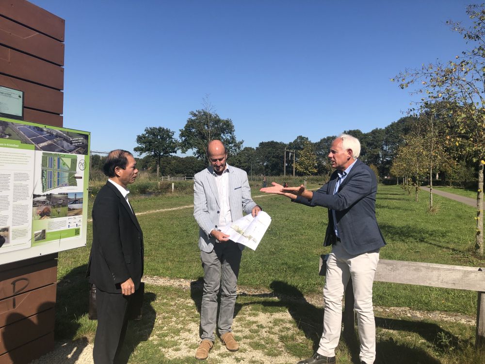 Đại sứ Việt Nam tại Hà Lan Phạm Việt Anh làm việc với Cơ quan quản lý nước Vechtstromen