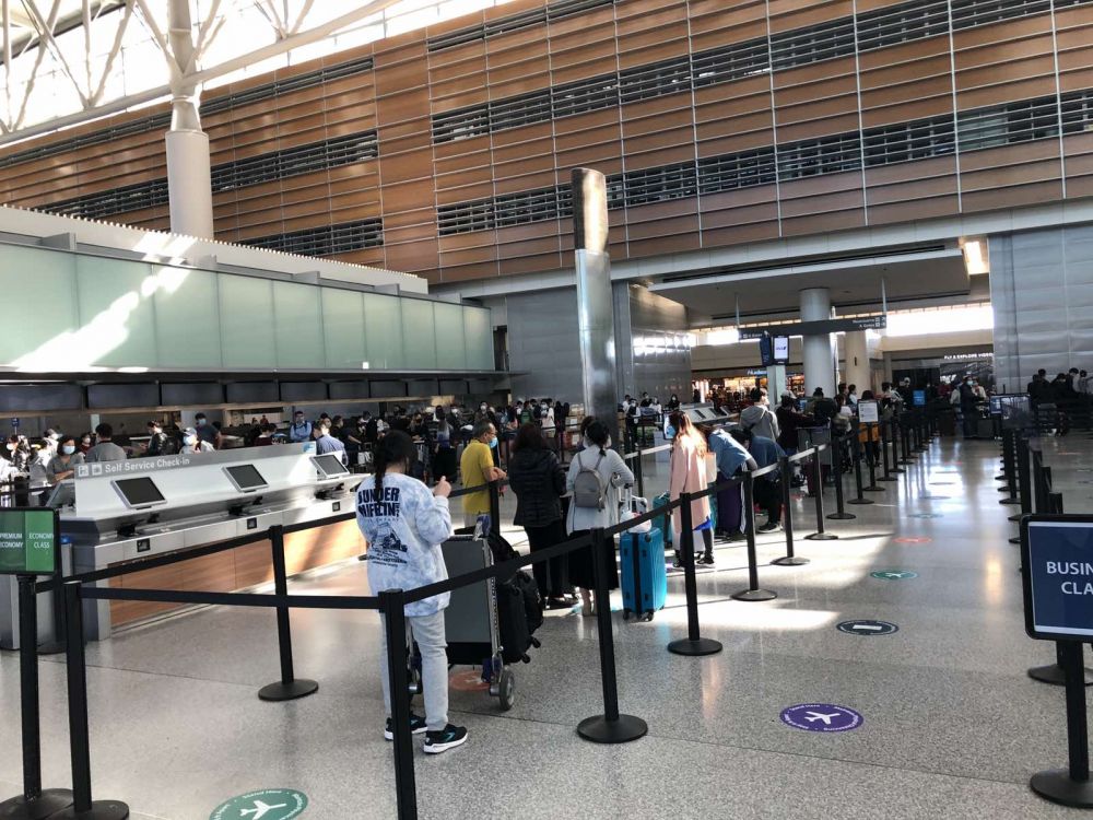 Dịch Covid-19: Hơn 350 công dân Việt Nam từ Hoa Kỳ và Nhật Bản về đến sân bay Vân Đồn an toàn