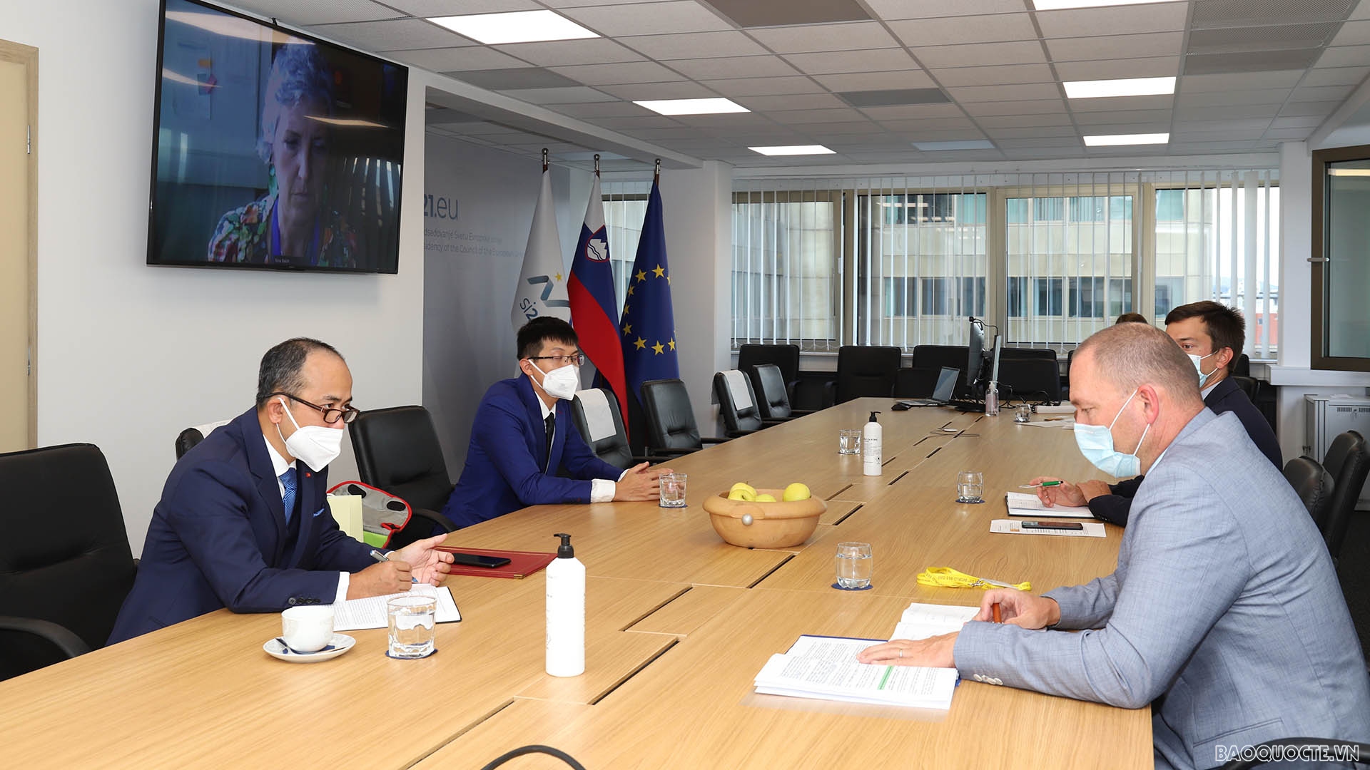 Đại sứ Nguyễn Trung Kiên làm việc với Bộ trưởng Bộ Nông nghiệp, Lâm nghiệp và Thực phẩm Slovenia Joze Podgorsek. Đại sứ Nguyễn Trung Kiên làm việc với Bộ trưởng Bộ Nông nghiệp, Lâm nghiệp và Thực phẩm Slovenia Joze Podgorsek.