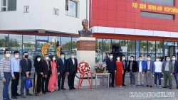 Kỷ niệm 76 năm Quốc khánh: Đại sứ quán Việt Nam dâng hoa tại tượng đài Chủ tịch Hồ Chí Minh ở Mông Cổ