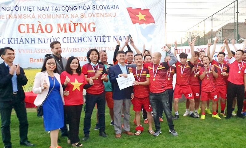 Cộng đồng người Việt Nam tại Slovakia tổ chức giải bóng đá nhân dịp Quốc khánh 2/9