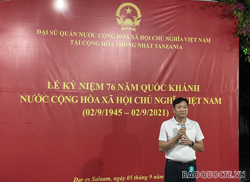 Tổng giám đốc Công ty Viettel Tanzania tại Burundi  phát biểu.