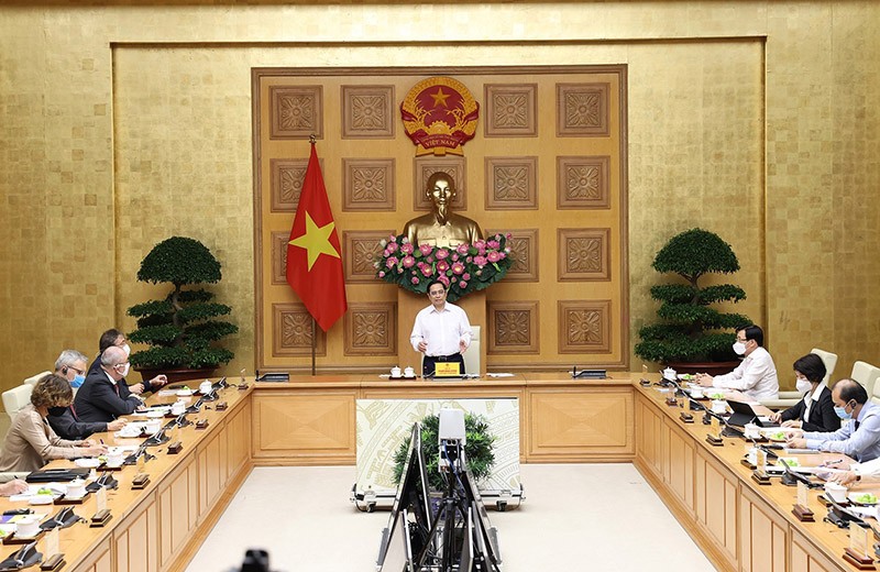 Thủ tướng Chính phủ Phạm Minh Chính làm việc với Đại sứ, Trưởng Phái đoàn EU, Đại sứ các nước EU, Eurocham và một số tập đoàn, doanh nghiệp của châu Âu tại Việt Nam. (Nguồn: TTXVN)
