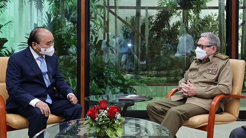 Chủ tịch nước Nguyễn Xuân Phúc gặp Đại tướng Raul Castro Ruz