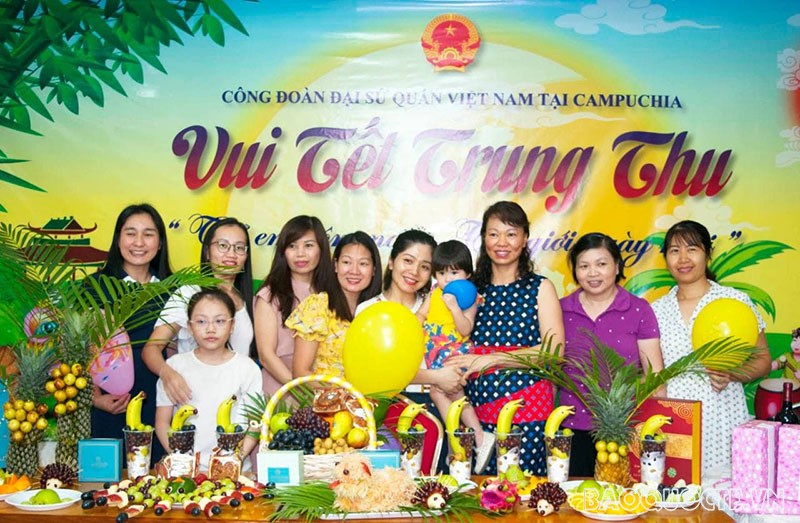 Đại sứ quán Việt Nam tại Campuchia tổ chức đón Tết Trung thu