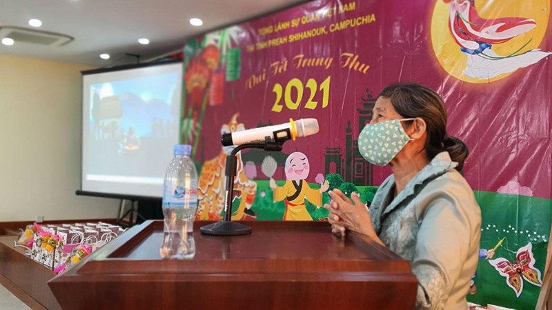 Cô giáo Nguyễn Thị Sương phát biểu